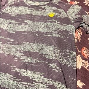 Men's Rabbit Size Large Athletic Shirt gray and turquoise